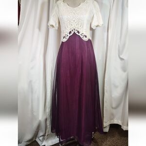 ILGWU Girls Long Ivory Lace+Purple A- Line Formal Dress,short sleeve,Vintage, 14